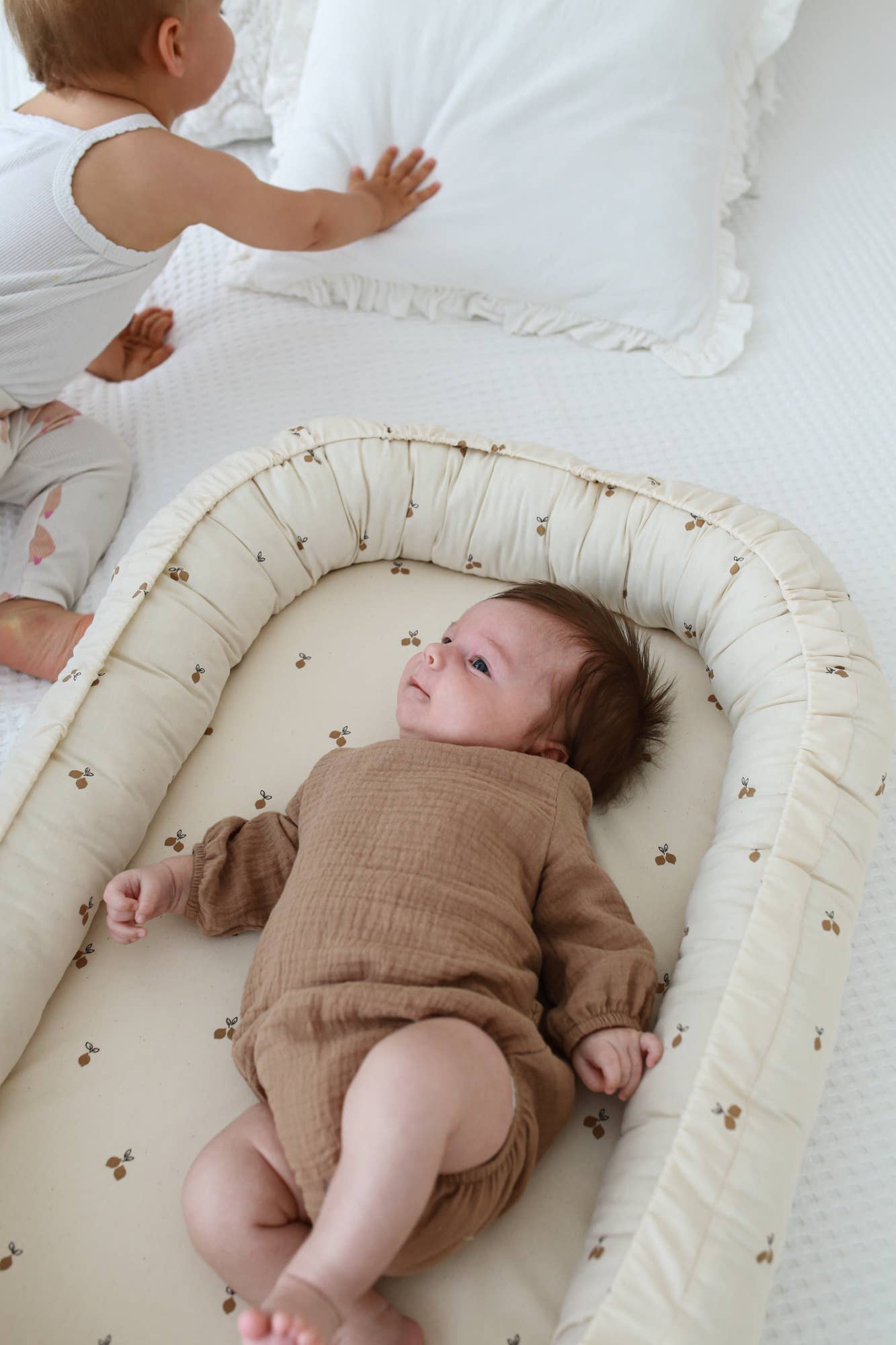 Babyly babynest midi i citronmönster