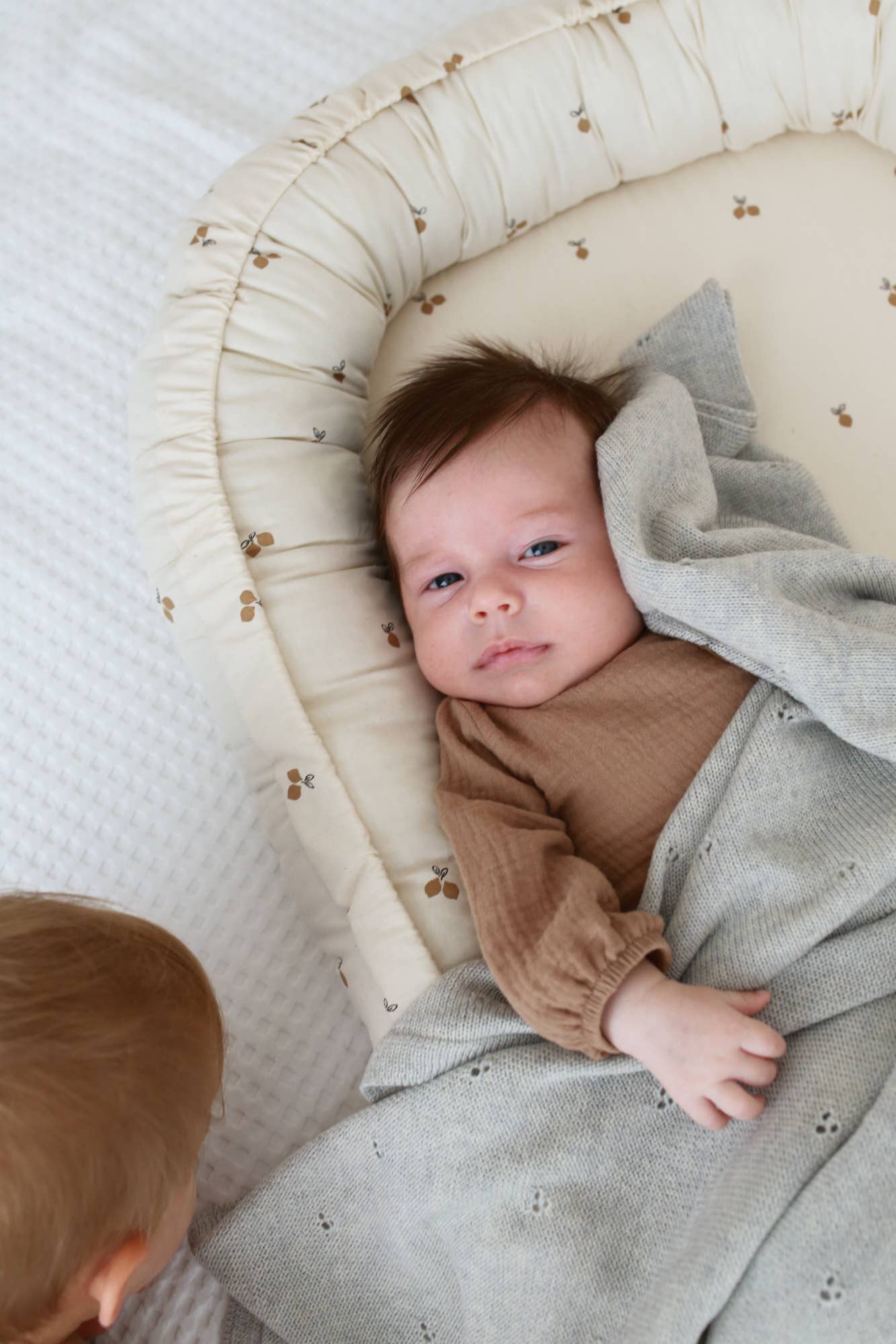Babyly babynest midi i citronmönster